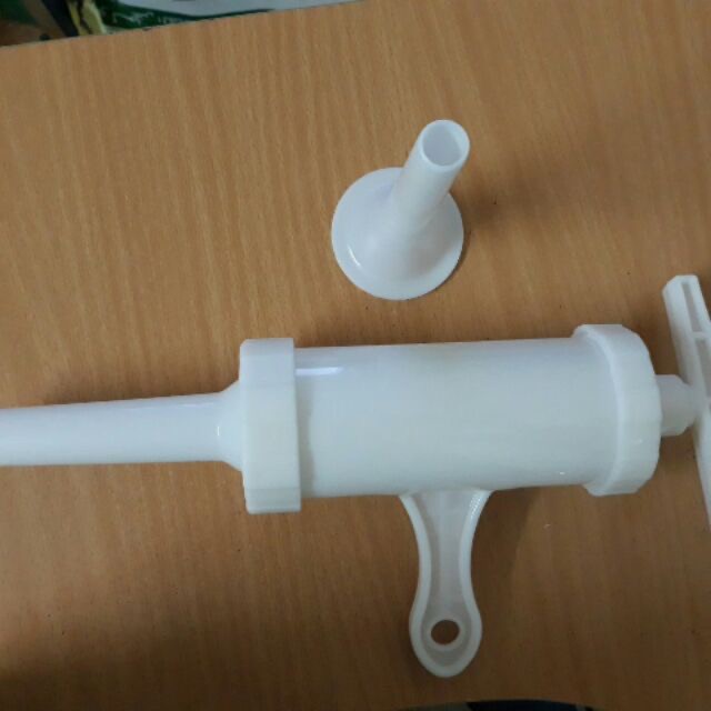 Dụng cụ nhồi thịt, xúc xích lạp xưởng bằng tay nhanh chóng, tiện lợi