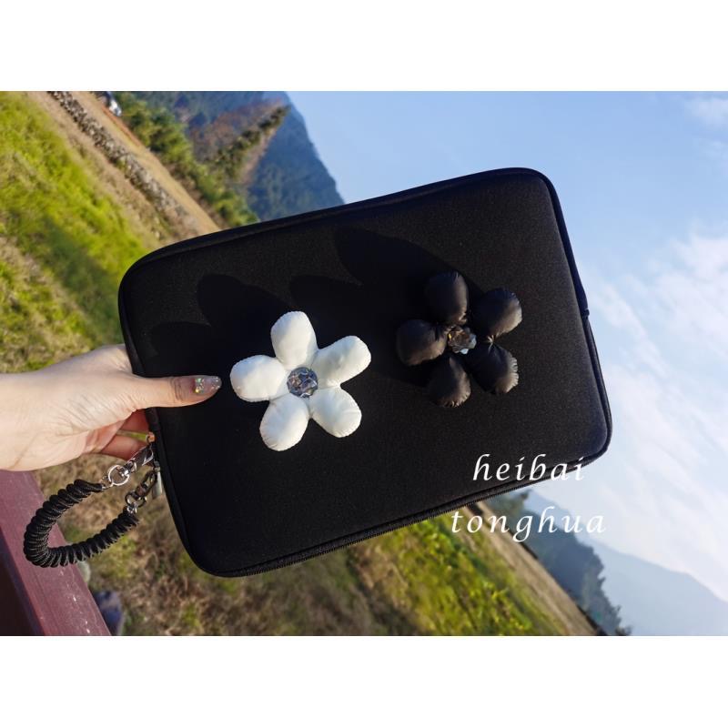 Túi họa tiết hoa trắng đen sang trọng đựng máy tính xách tay 11inch