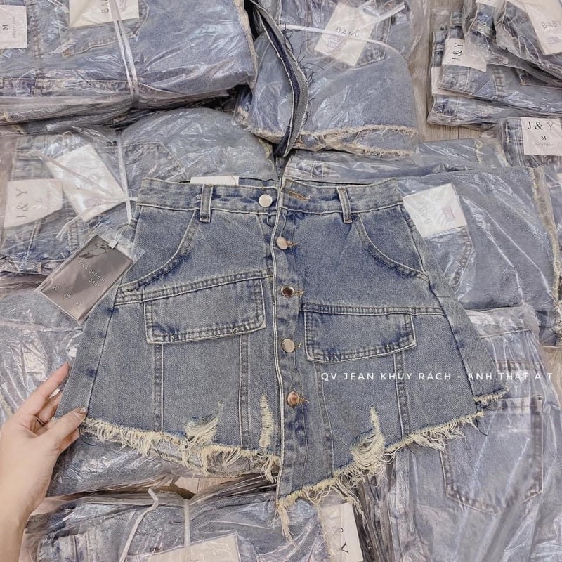 Quần giả váy bò đính khuy rách