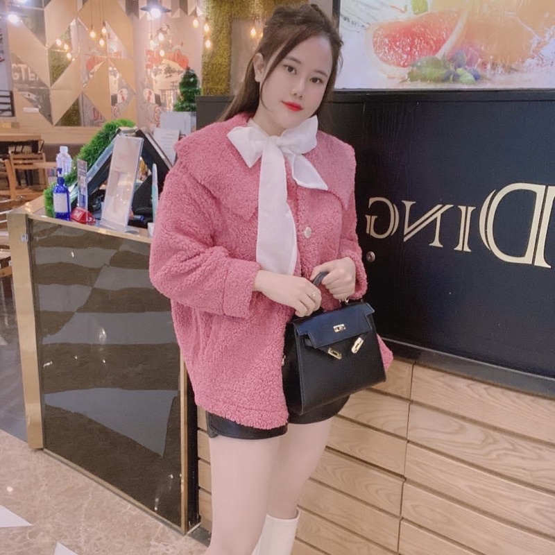 áo lông cừu lót da lộn, mặc rất ấm và hợp thời trang, lại còn tôn da nữa, áo mình mới mặc đc có 1 lần ak, mua mới 509k r