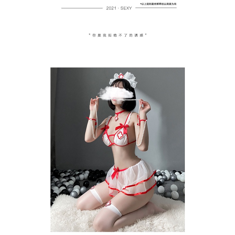 Hoá trang nàng y tá quyến rũ, gợi cảm kèm dây đủ phụ kiện