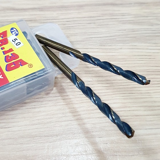 Set Gồm 2 Mũi Khoan 5,0mm Màu Vàng Đồng Đường Xoắn Màu Đen Chất Liệu Thép