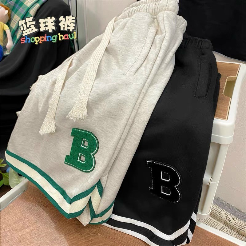 Quần Đùi Ngố Unisex Nam Nữ Chữ B Chữ Vàng Chất Chân Cua Dáng Rộng  Thể Thao Hot Trend