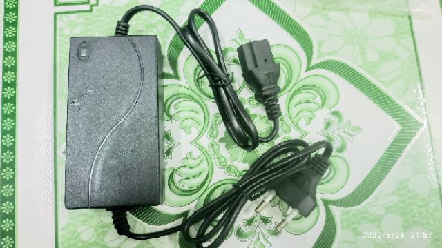 Sạc acquy cho bình phun thuốc trừ sâu 12v 8ah
