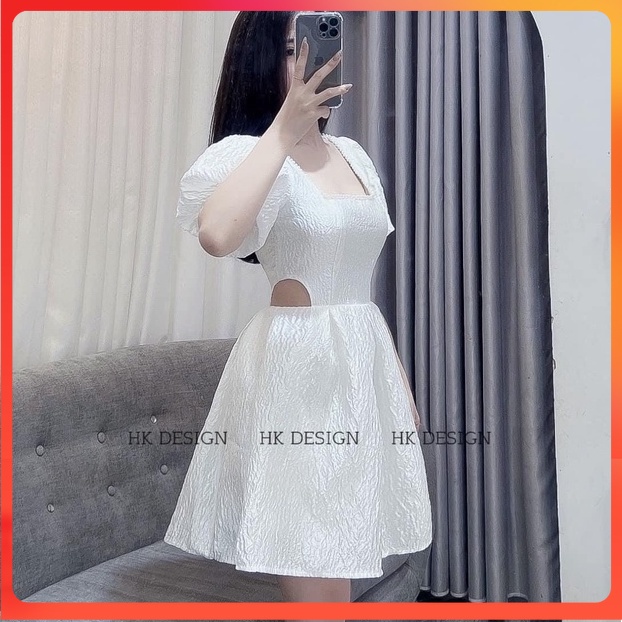 Váy trắng cổ vuông viền ngọc khoét eo