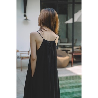 Chicka Chicka - Đầm dây dài màu đen