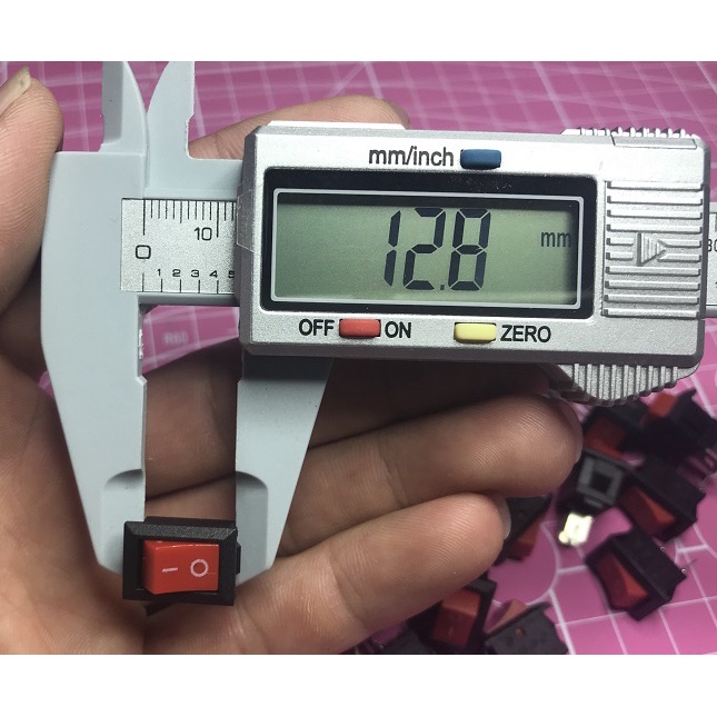 Công Tắc ON/OFF mini đỏ 3A 250V AC