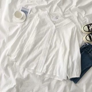 Áo sơ mi trắng cách điệu cổ chữ V ulzzang