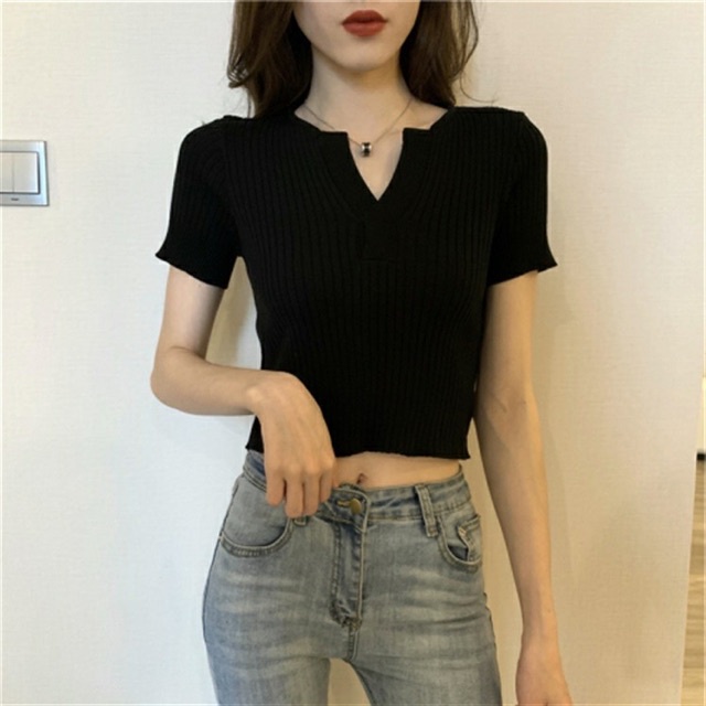 ÁO NỮ CROPTOP GÂN TAY NGẮN XẺ CỔ V | ÁO THUN NỮ DẠNG CROPTOP ĐẸP- AK0037 | bear.story