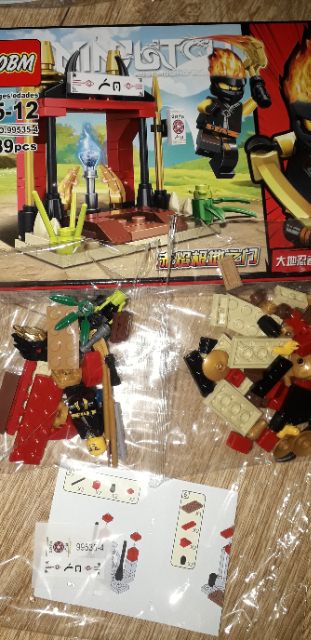 Lắp ráp 1 hộp LegoNinjutsu 99535 có nhiều chi tiết bằng nhựa ABS