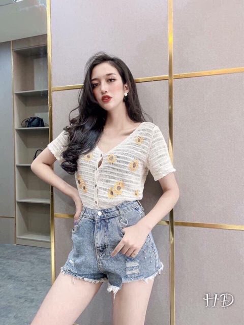 Áo len sợi đan dáng croptop thêu hoa cúc - khuy gỗ hàng chuẩn QC loại 1