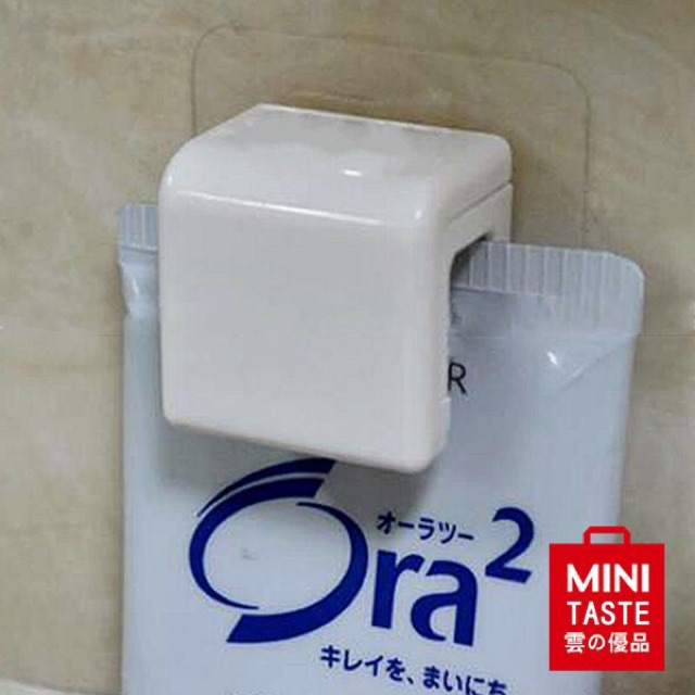 Dụng cụ treo kem đánh răng Nhật Bản