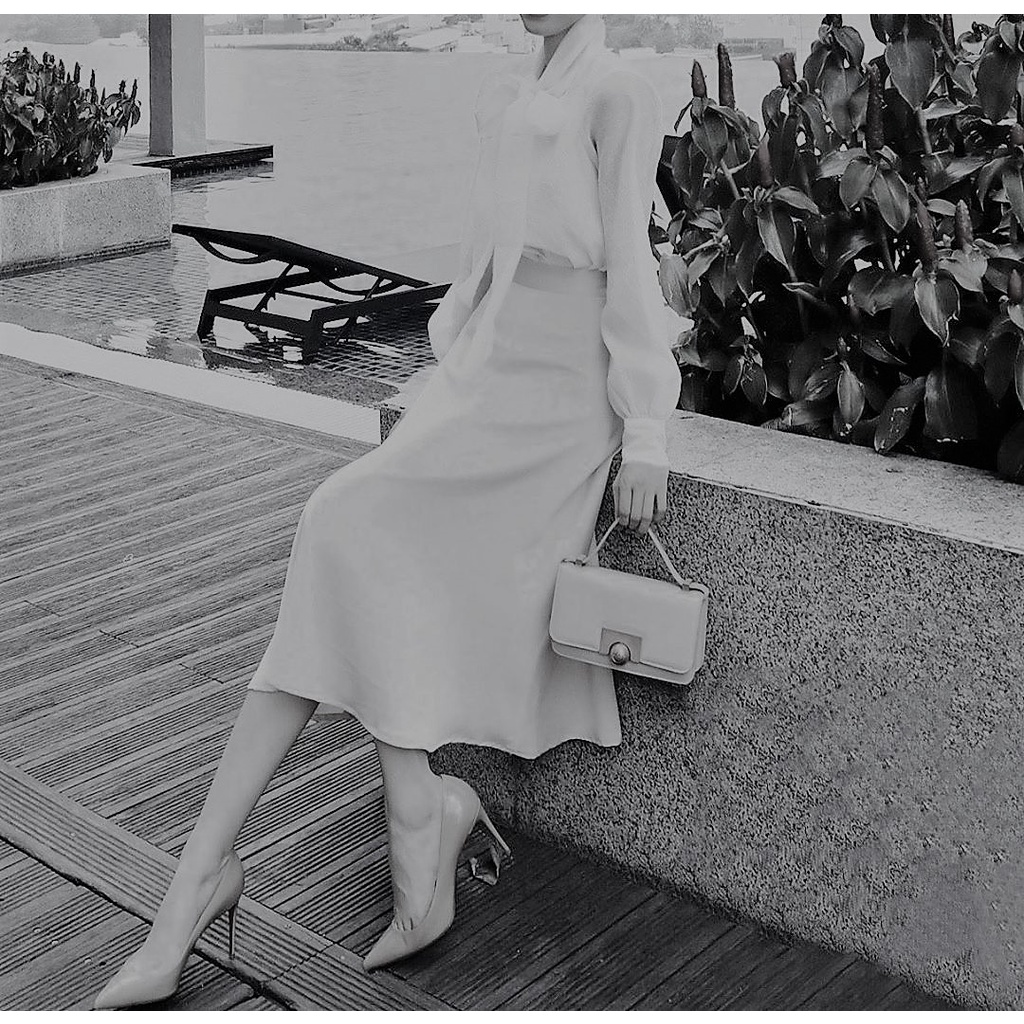 Chân váy lụa sz XS the 19 club