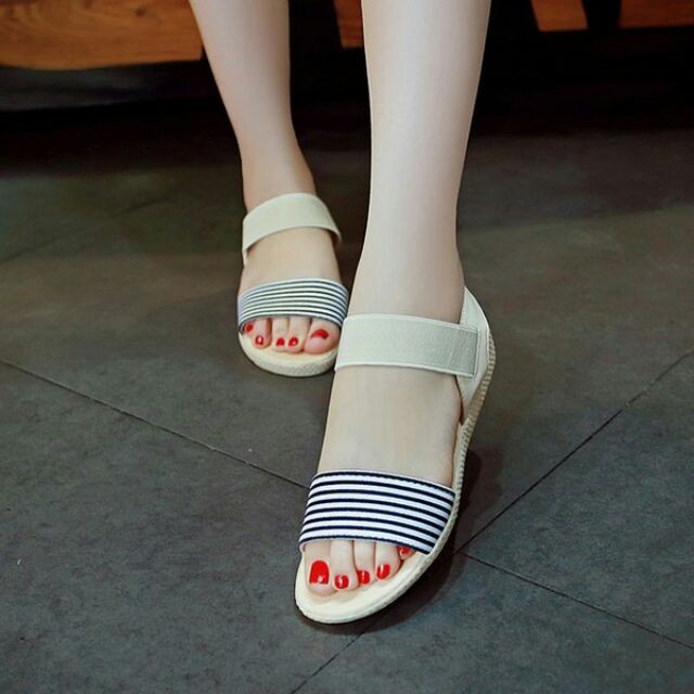 Sandal nữ đế cao 3cm trẻ trung hót hít