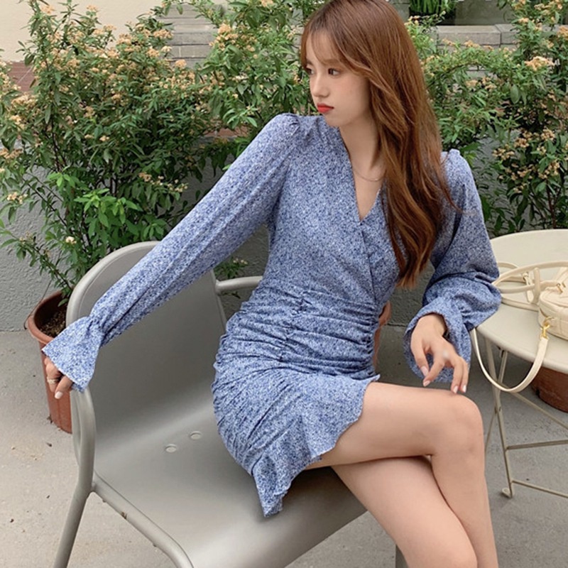 Đầm Hoa Tay Dài Cổ Chữ V