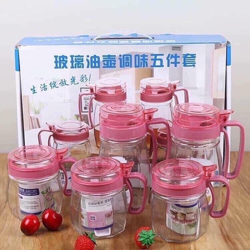 Lọ Đựng Gia Vị Thủy Tinh 5 Món, Bộ Hũ Đựng Gia Vị Màu Hồng Trong Suốt Cực Đẹp Sang Trọng Có Tay Cầm