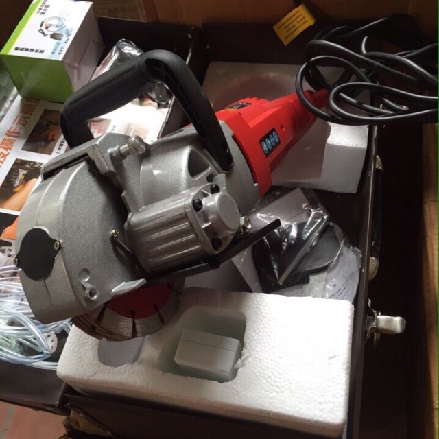 Máy cắt rãnh tường MT556