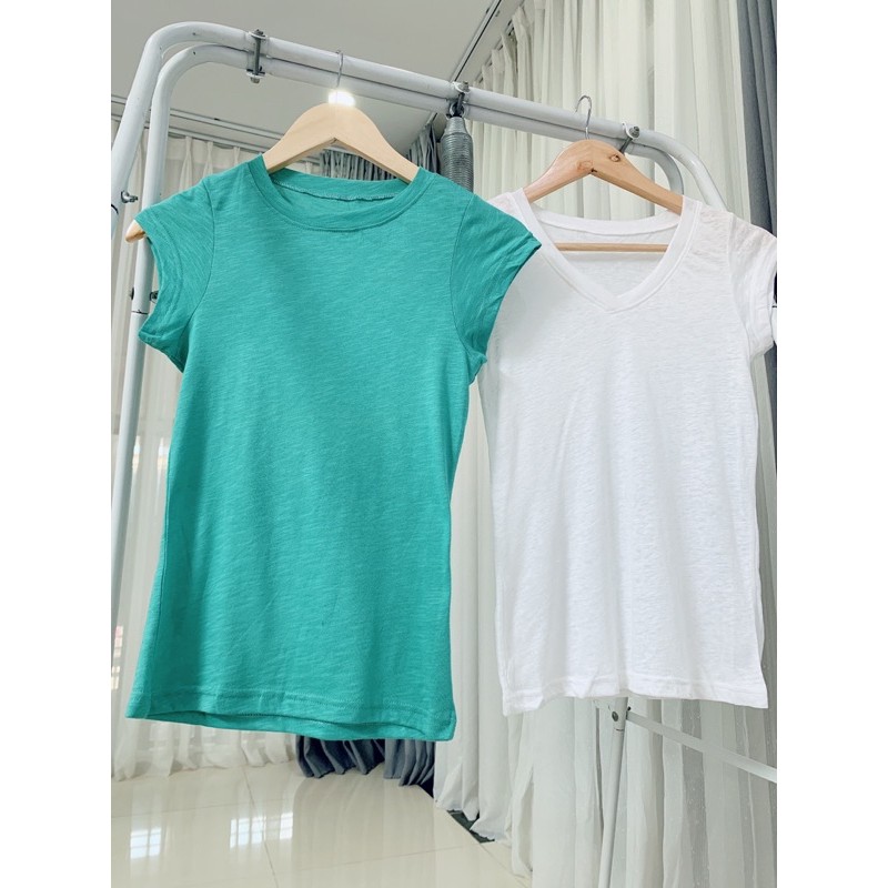 Áo thun trơn cổ tim, cổ tròn basic cộc tay form ôm vừa phải chất thun cotton | BigBuy360 - bigbuy360.vn