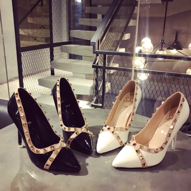 Giày Gót Nhọn Da Bóng Viền Đinh