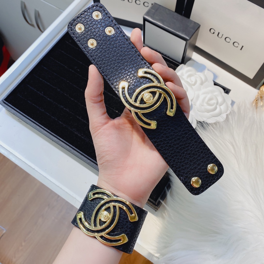 Vòng tay nữ dây da cao cấp bảng to Ròm House hoạ tiết và logo thương hiệu cao cấp - VTDBT01802