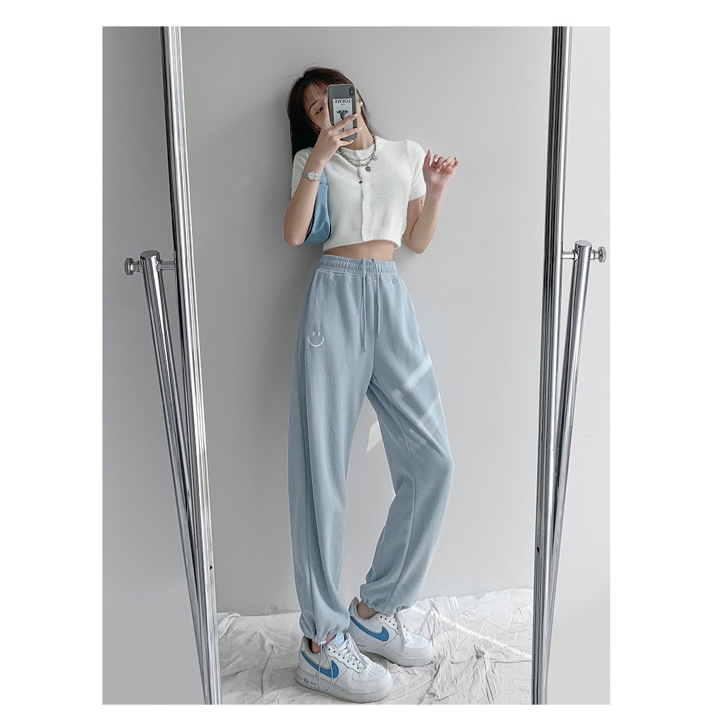 Set bộ nữ BAPE gồm quần jogger ống rộng và áo croptop trơn phối khuy cổ tròn