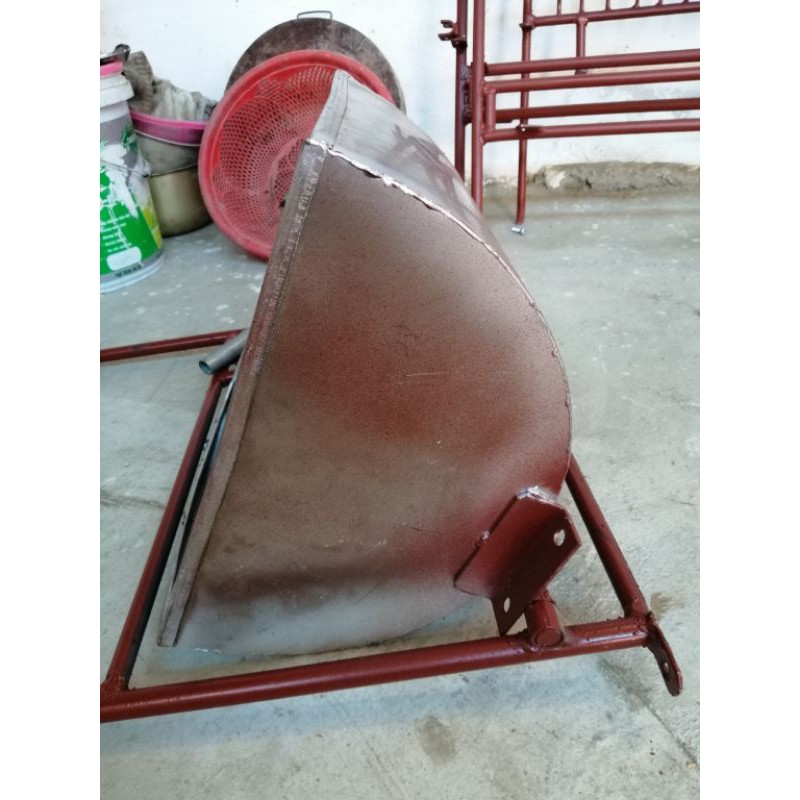 Máng lợn nái dạng lật  tai vuông inox