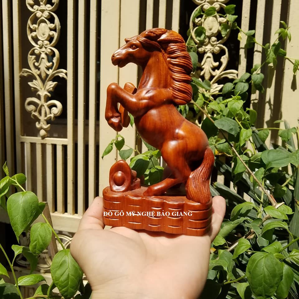 Tượng con ngựa gỗ hương 15 cm