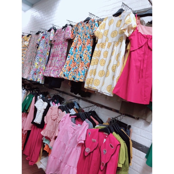 Váy xuông , bầu bí bon chen