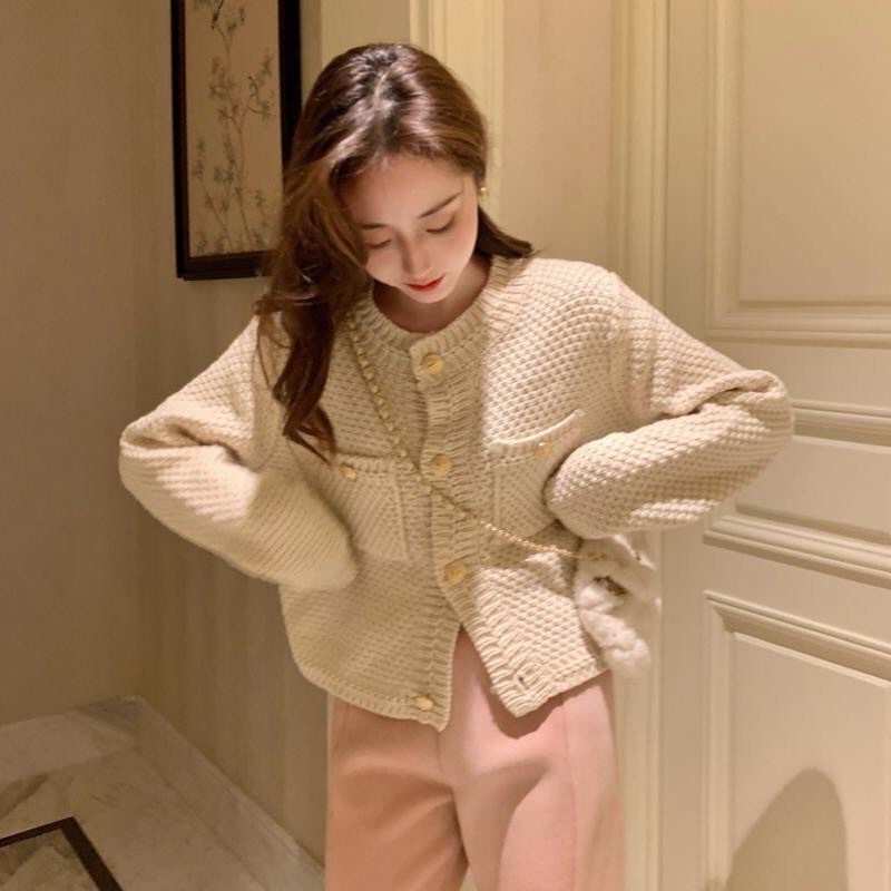 Áo len chất len sừng có túi trước ngực cúc cài