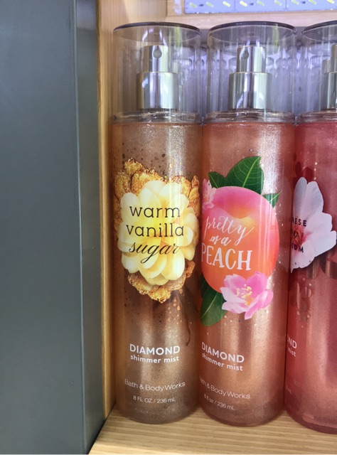 "HOT" # Xịt thơm có nhũ Bath and Body Works - Warm Vanilla Sugar Shimmer ( 236mL )...#