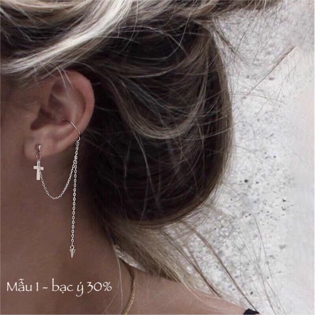 1 chiếc bông tai vành dây thánh giá