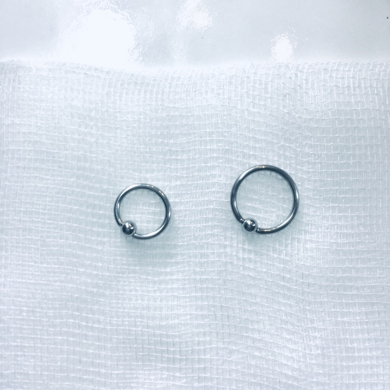 KHUYÊN TAI TRÒN 1 BI - 8mm / 10mm - Khuyên Thép Y Tế Không Gỉ