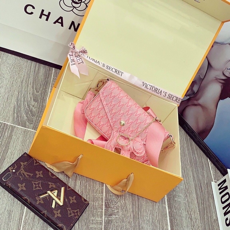 Túi đeo chéo mcm về hàng new 3 màu siêu xinh