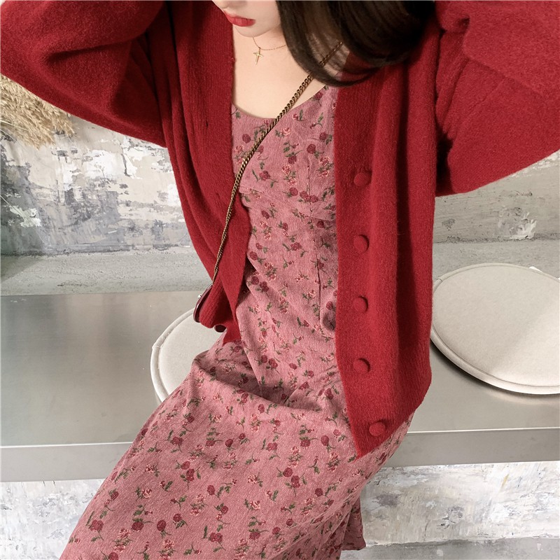 (ORDER) Váy hoa nhí hai dây dáng dài+ Áo khoác len cardigan đỏ style Vintage Hàn Quốc retro