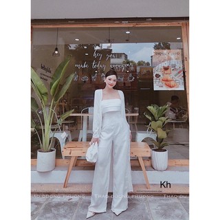 jumpsuit trắng kèm áo khoác dài