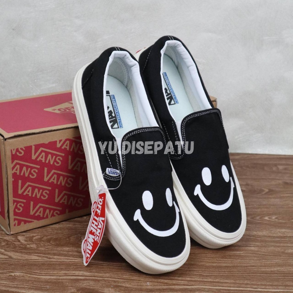 Giày Vans SLIP ON SMILE màu đen WHITE (BW) SNEAKERS màu đen dành cho nam và nữ