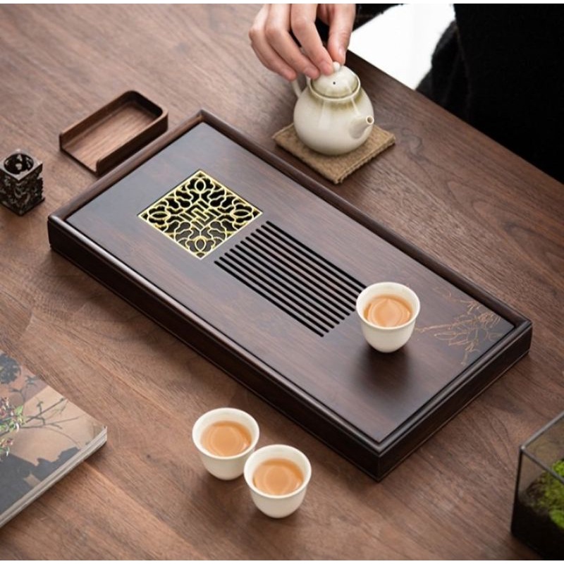 khay trà gỗ đế để ấm bằng đồng có học chứa nước bằng nhựa mua 1 được tặng xúc trà + gấp ly bằng tre cao cấp