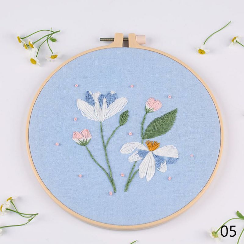 Tranh thêu hoa xinh xắn gồm kim, chỉ; vải in sẵn và hướng dẫn thêu