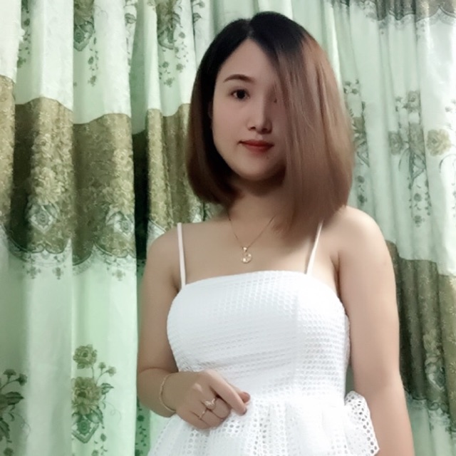Váy ren trắng