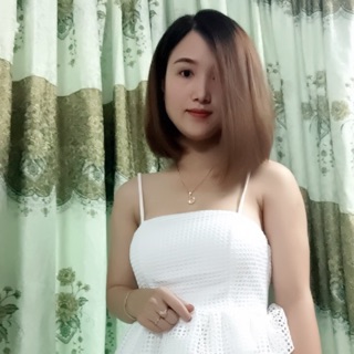 Váy ren trắng