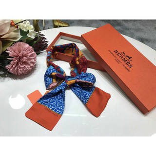 Khăn lụa thắt nơ xinh đẹp xuất sắc