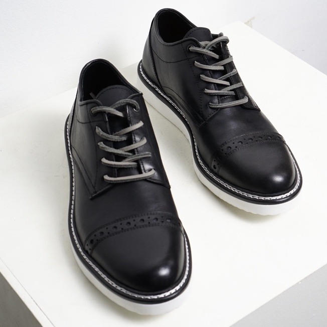 [TONKIN] Giày nam cổ thấp Cole Haan HM đen mũi tròn