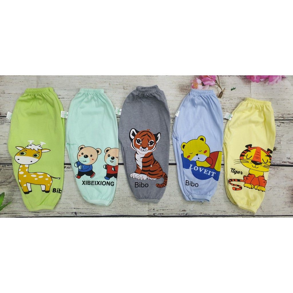 Quần chục bé trai bé gái