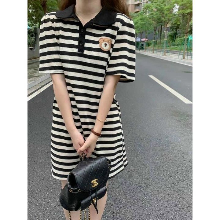 Đầm thun gân kẻ sọc thêu hình gấu cổ áo polo dáng suông xinh xắn