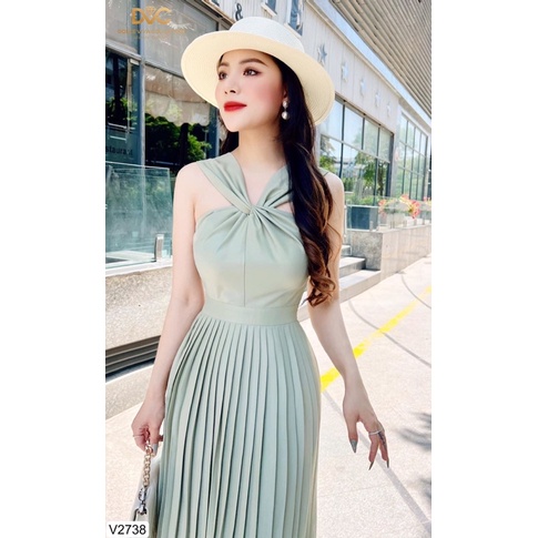 V2738 váy xếp ly màu xanh