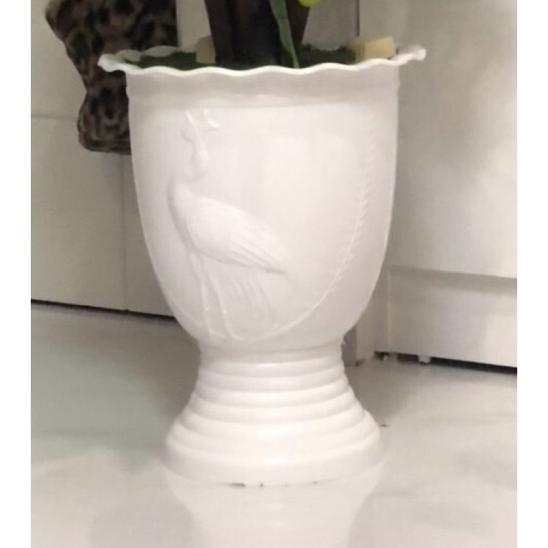 Chậu nhựa trắng ly đế cao