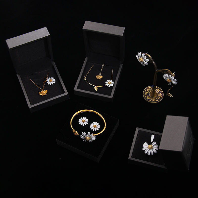 Adjustable Daisy Buckle Bracelet Bee Animal Bonnie Necklace Ring Jewelry