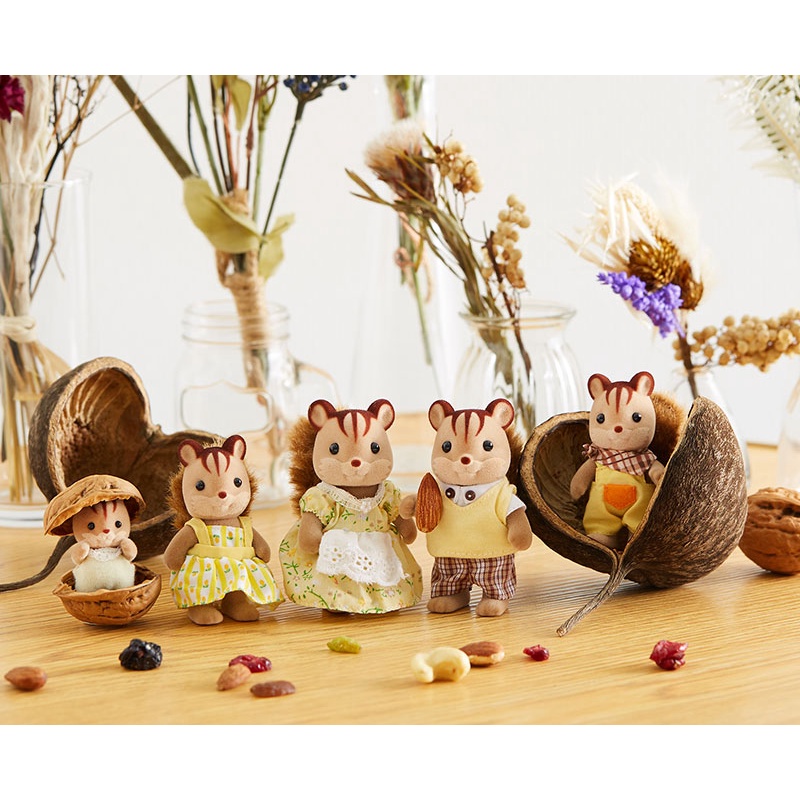 Sylvanian Families Gia Đình Sóc Nâu Walnut Squirrel Family