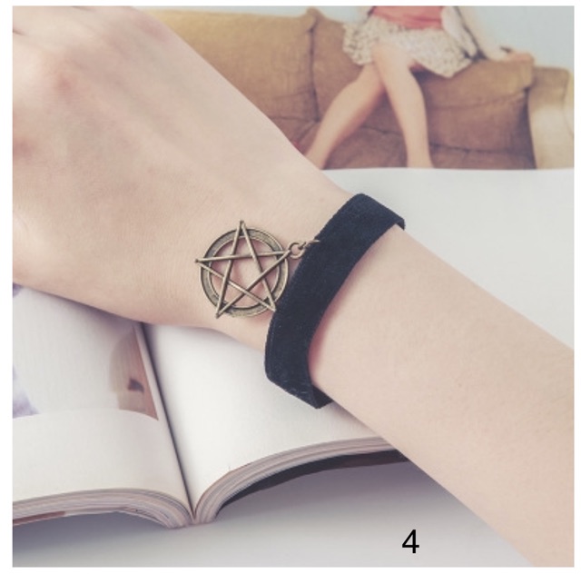 Vòng tay nữ ngẫu nhiên