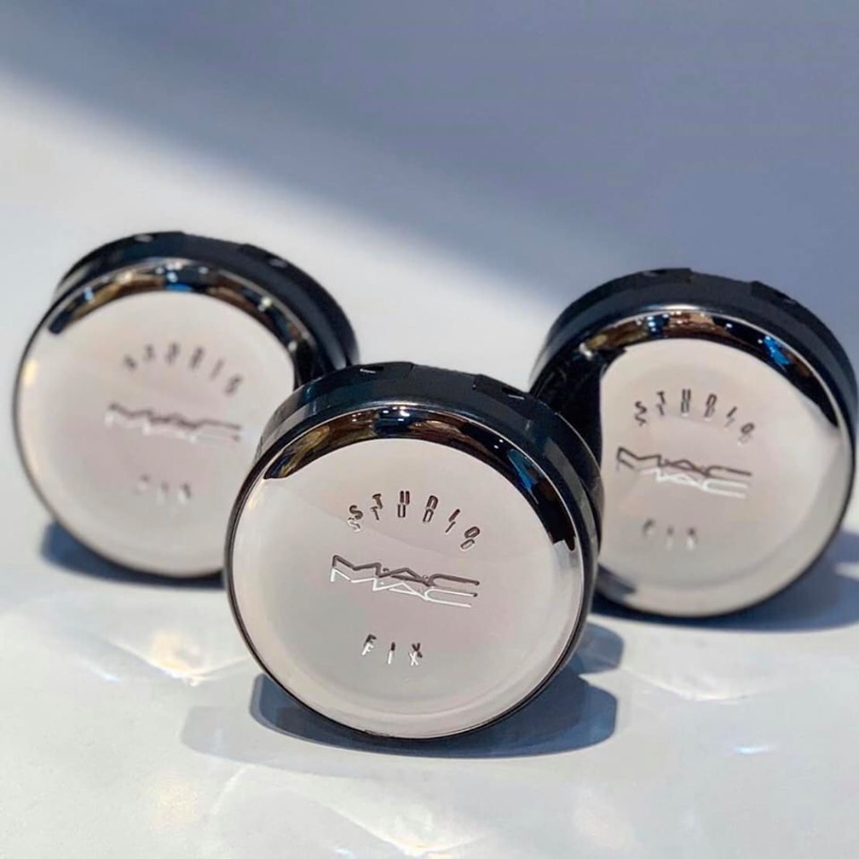 Kết quả hình ảnh cho Phấn nước Studio Fix Complete Coverage Cushion Compact SPF 50/PA+++"